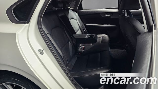 Kia K3 Prestige — photo 1 of 30