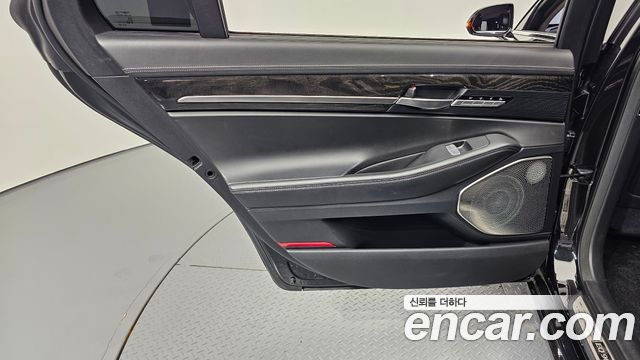 Genesis EQ900 5.0 GDI AWD Limousine — photo 1 of 31