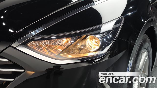 Hyundai Sonata 2.0 LPG(rental car) — photo 1 of 32