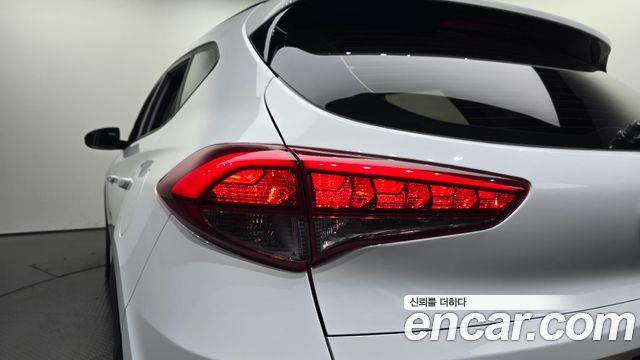 Hyundai Tucson Diesel 2.0 2WD — photo 1 of 31