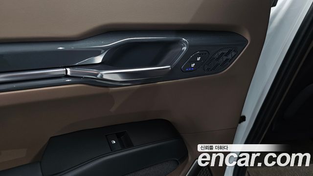 Kia EV9 Long Range 2WD — photo 1 of 40
