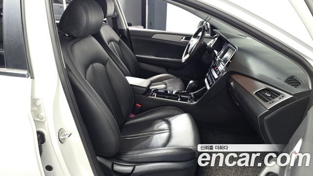 Hyundai Sonata 2.0 Smart Choice — photo 1 of 30