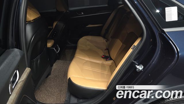 Kia K5 2.0 — photo 1 of 34