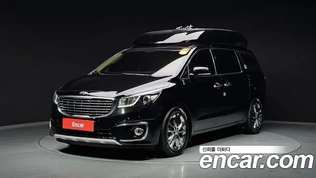 Kia Canival 9-seater Hi-Limousine — photo 1 of 20