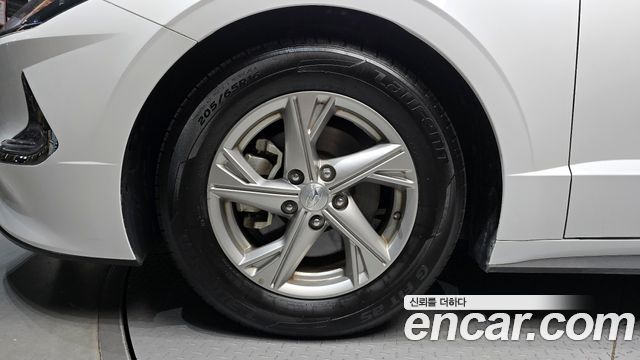 Hyundai Sonata 2.0 LPG(rental car) — photo 1 of 20