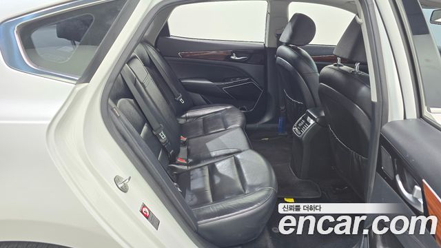 Kia K7 3.0 LPI Luxury (Rental Car) — photo 1 of 20