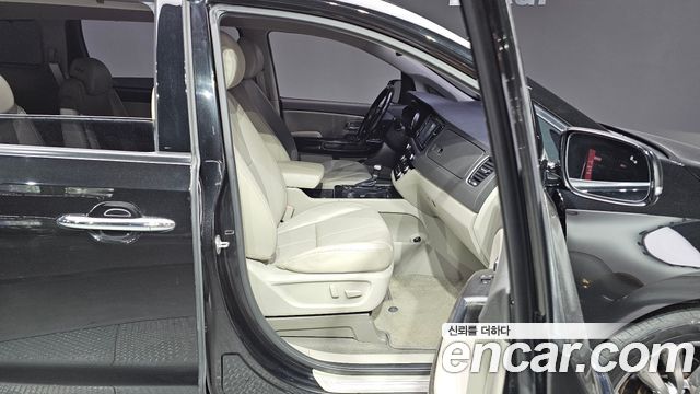 Kia Canival 9-Seater Noblesse Special — photo 1 of 20
