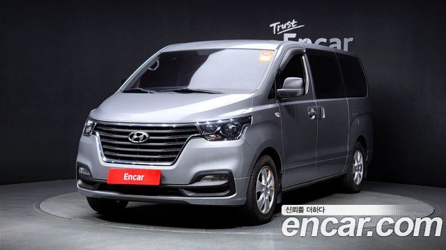 Hyundai Starex Wagon 12-Seater — photo 1 of 20