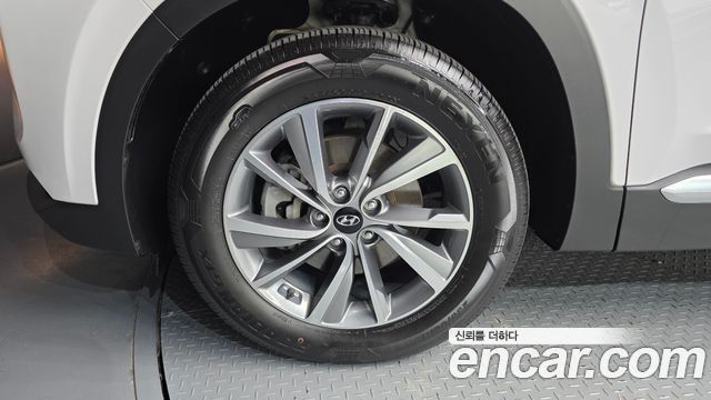 2020 Hyundai Santafe Gasoline 2.0T 2WD, photograph 2