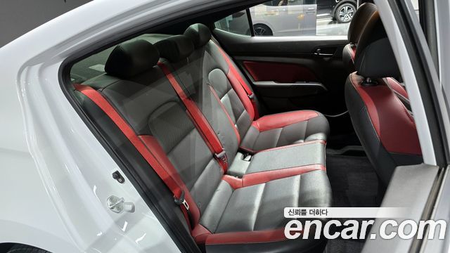 Hyundai AVANTE 1.6 Turbo Sport — photo 1 of 20