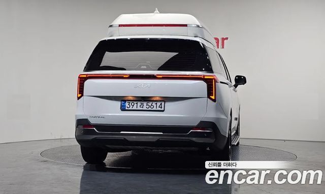 Kia Canival Gasoline 7-Seater Hi Limousine — photo 1 of 21