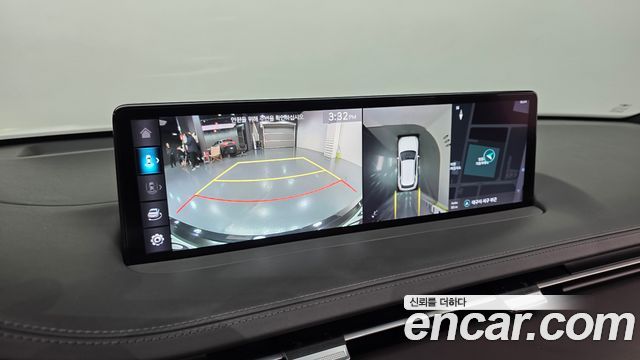 Genesis GV70 2.5T Gasoline AWD — photo 1 of 20