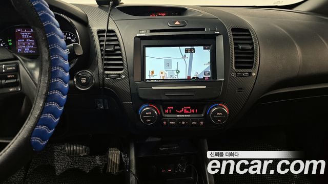 Kia K3 Trendy — photo 1 of 20