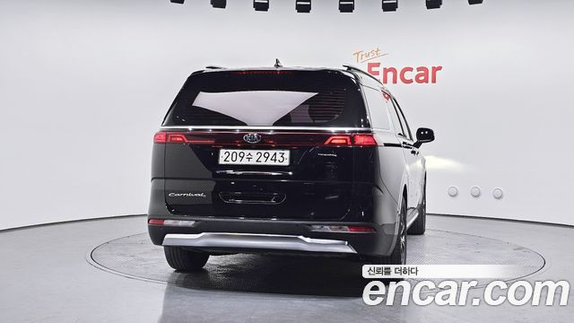 Kia Canival Diesel 9-Seater Noblesse — photo 1 of 20