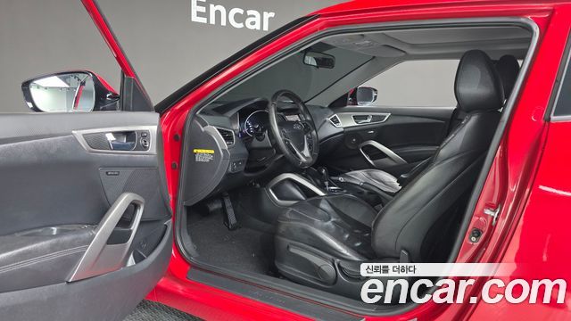 Hyundai Veloster Unique — photo 1 of 20