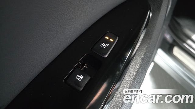 Kia Sportage Signature Gravity 2WD — photo 1 of 20