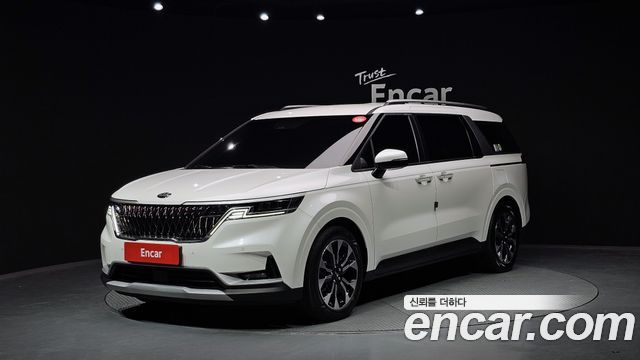 Kia Canival 9-Seater Prestige — photo 1 of 20