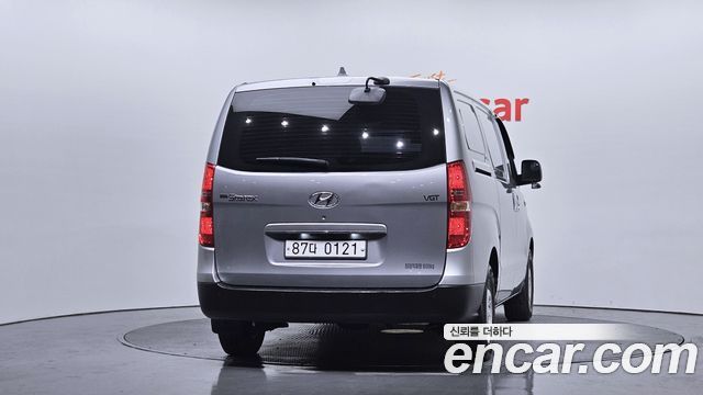Hyundai Starex Van 3-Seater — photo 1 of 20
