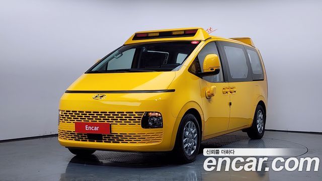 Hyundai Staria 4WD Kinder Safety Car — photo 1 of 20