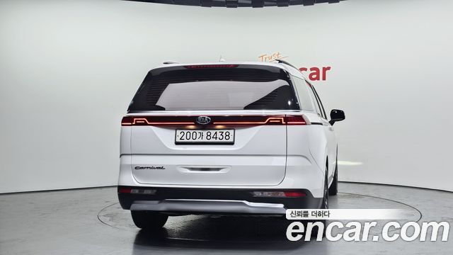 Kia Canival Diesel 9-Seater Noblesse — photo 1 of 20