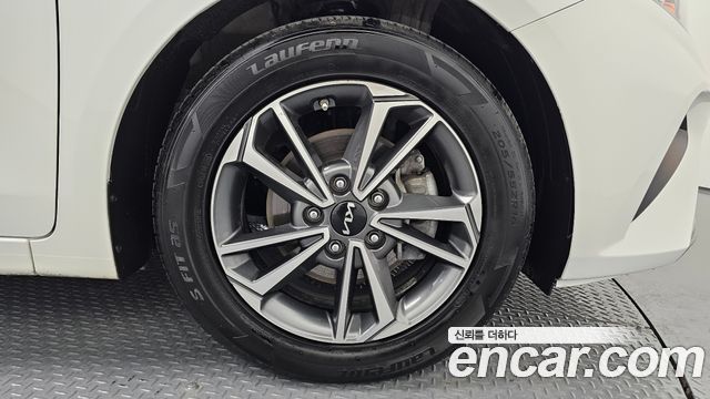 Kia K3 1.6 — photo 1 of 20