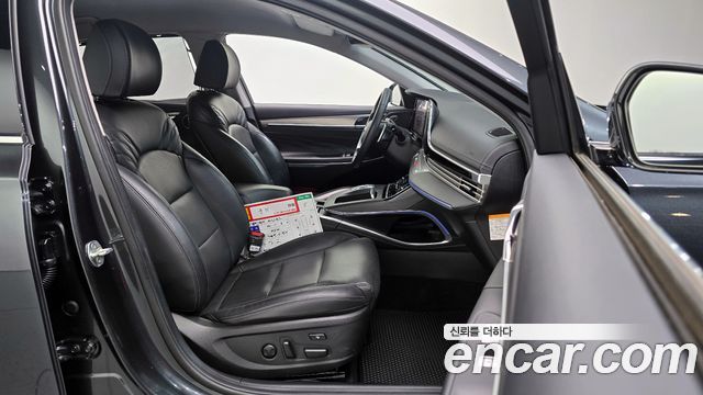 2020 Hyundai Grandeur Calligraphy, photograph 2