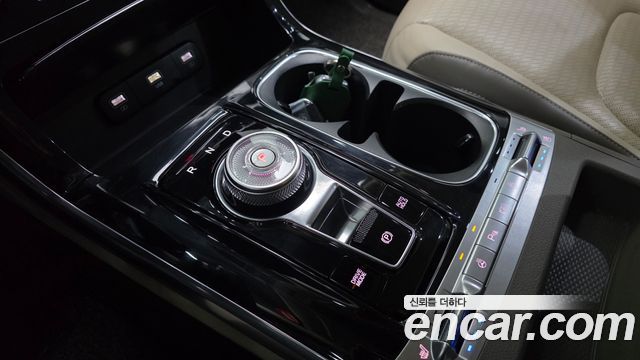 Kia Canival Diesel 9-Seater Signature — photo 1 of 32