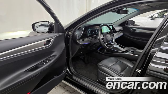Hyundai Grandeur 2.5 — photo 1 of 32