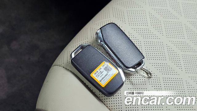 Kia Canival 9-Seater Prestige — photo 1 of 35