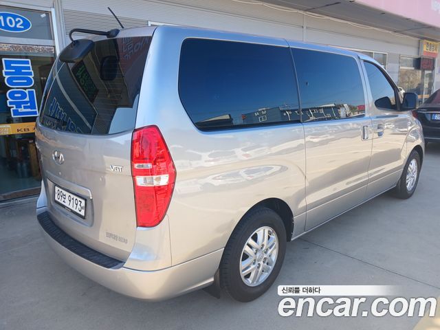 Hyundai Starex 5-Seater VAN — photo 1 of 15