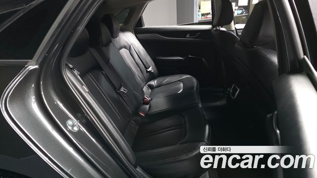 Kia K5 2.0 — photo 1 of 30