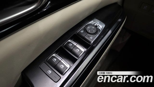 Kia Canival Diesel 9-Seater Prestige — photo 1 of 31