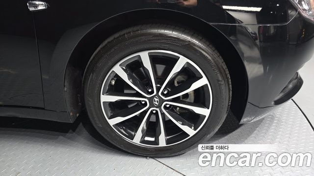 Hyundai i40 2.0 GDi — photo 1 of 30