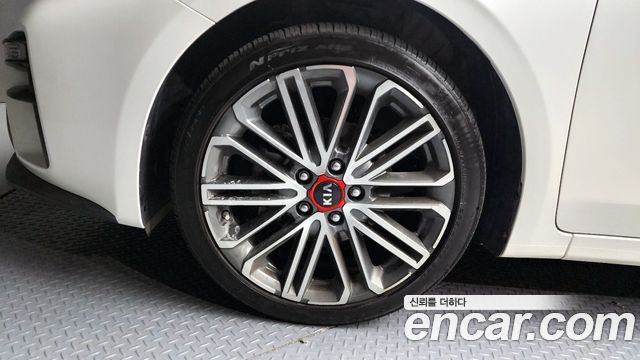 Kia K3 Trendy — photo 1 of 32