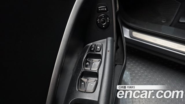 Hyundai Santafe Diesel(e-VGT) 2.0 4WD Premium — photo 1 of 31