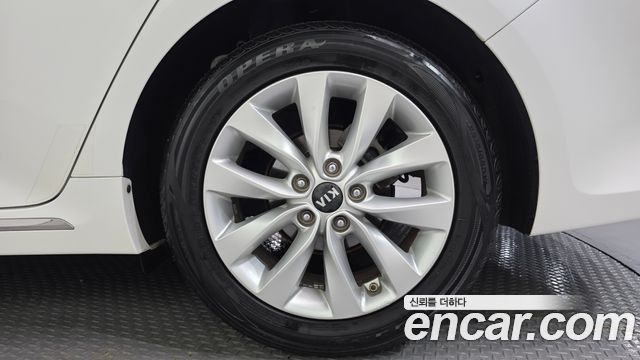 Kia K5 2.0 MX — photo 1 of 30