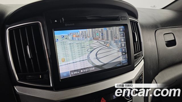 Hyundai Starex 12-Seater Wagon — photo 1 of 20