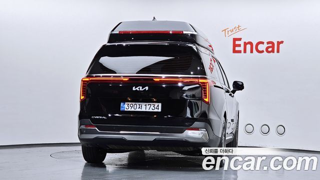 Kia Canival Diesel 9-Seater Hi Limousine — photo 1 of 34