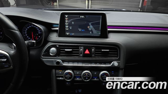 Genesis G70 2.0T AWD — photo 1 of 33