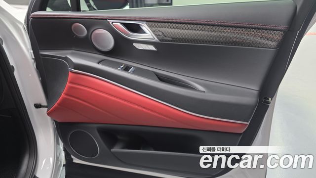 Genesis GV80 2.5T Gasoline AWD — photo 1 of 36
