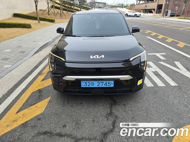 Kia EV3 Standard 2WD — photo 1 of 13