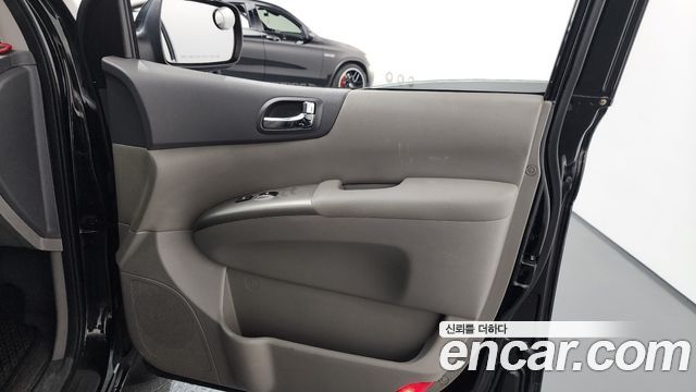 Kia Canival Grand Carnival GLX — photo 1 of 31