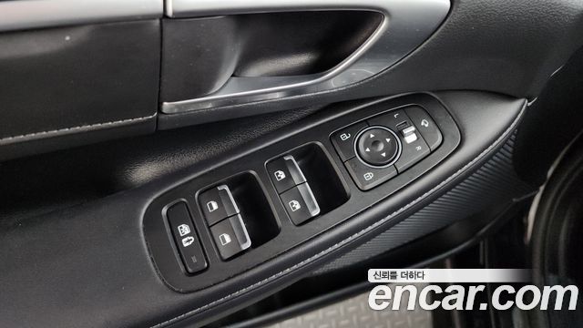 Hyundai Sonata 2.0 — photo 1 of 33