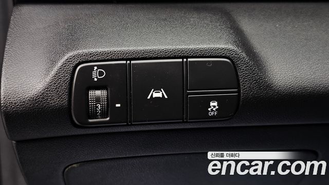 Hyundai AVANTE 1.6 — photo 1 of 30
