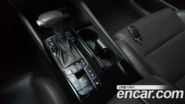 Kia K7 2.2 Diesel Limited — photo 1 of 20