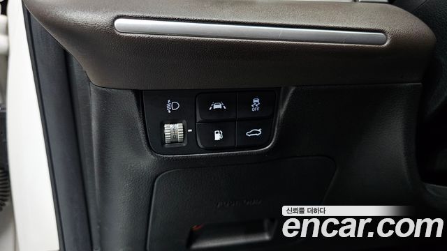 Hyundai Grandeur 2.5 — photo 1 of 32