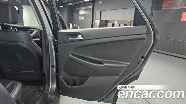 Hyundai Tucson Diesel 2.0 2WD — photo 1 of 32