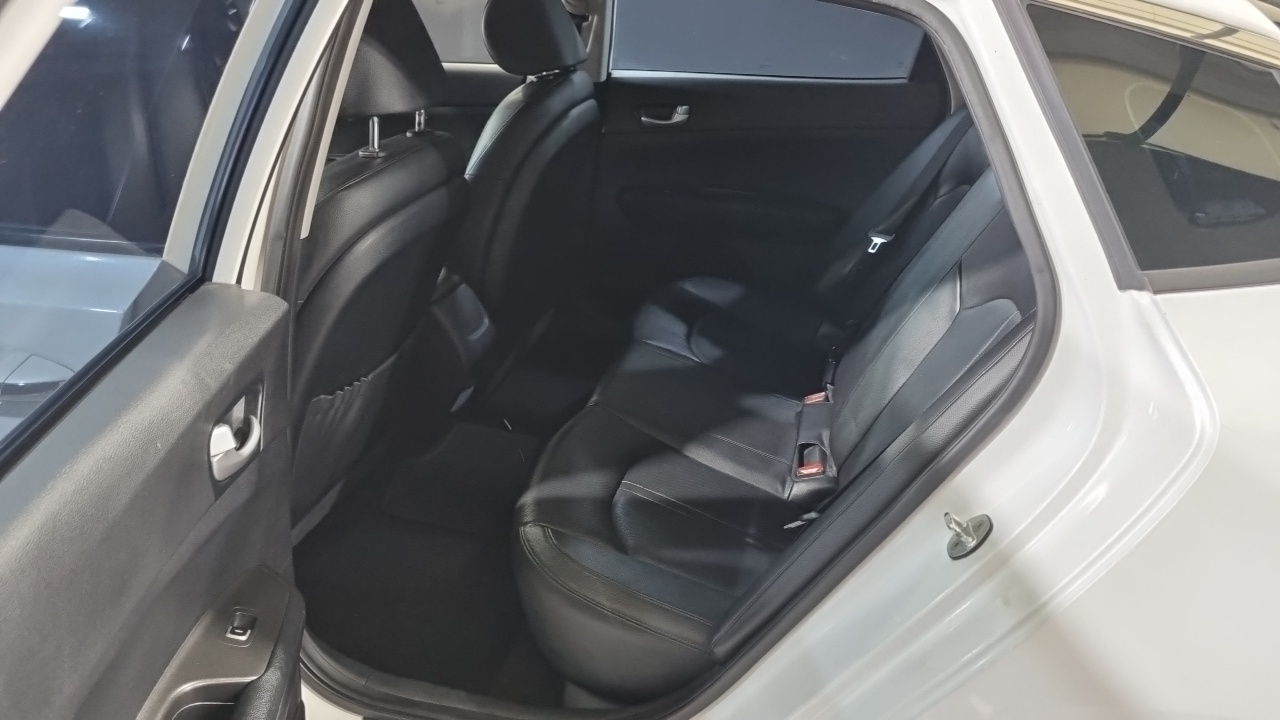 Kia K5 LPI MX — photo 1 of 18