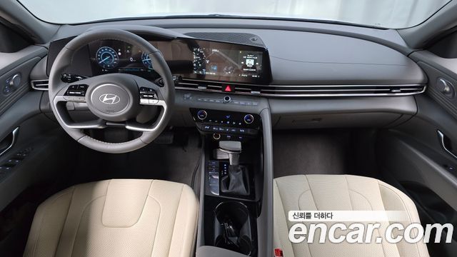 Hyundai AVANTE 1.6 — photo 1 of 31