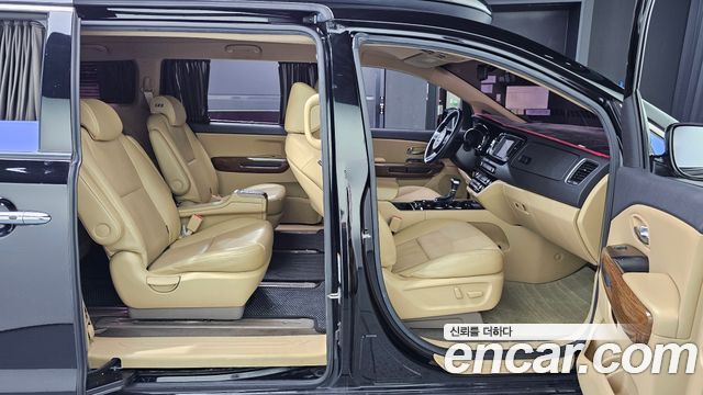 2017 Kia Canival 9-seater Hi-Limousine, photograph 12